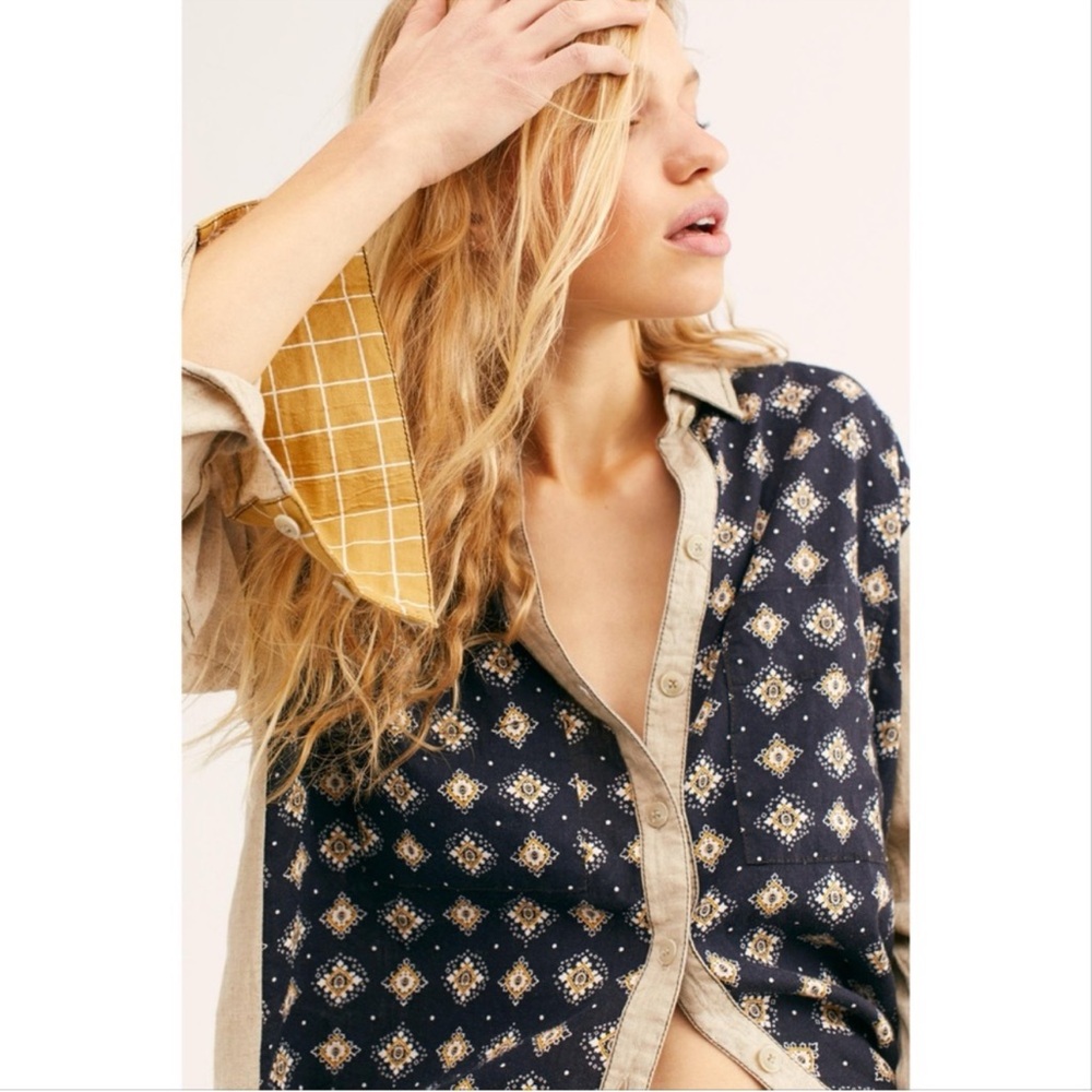 Free People We The Free Women’s Navy and Beige Patterned Button Down Shirt M - Picture 3 of 13